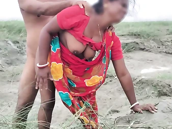 Super hot Housewife In Red Saree Gets Muddy Spoke & Nailed While Getting Torn up by Another Man