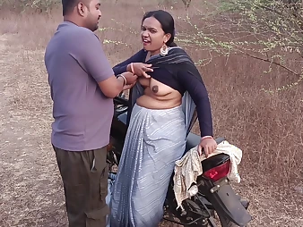Untalented Confidential Horny Indian MILF Bhabhi Alfresco Sex