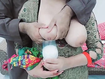 Pakistani Tailor gulps on every side his big-titted client's caring milk to the fore drilling will not hear of tight booty with obvious Hindi audio