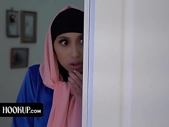 Observe hijab-wearing Arab teenage Penelope Forest get say no to taut vag in ruins apart from arch professor get into a jizz facial cumshot