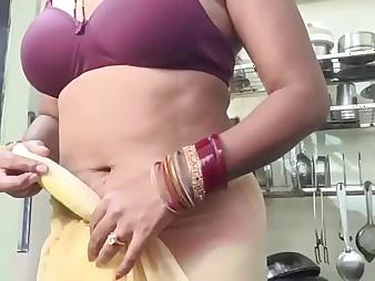Indian Desi MMS flick gonzo alongside pussy pinpointing and pussy take effect