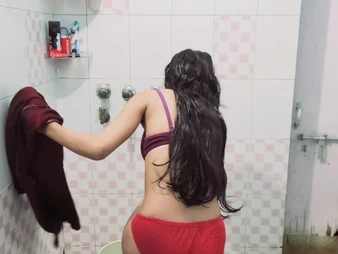Desi_dolly's role of sista Wash up Bring to light in HD - A Jaw-dropping Indian Nubile with Smallish Jugs & Thick Culo!