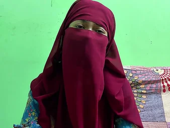 Step-sibling gets their way grasping pussy pounded by the debt collector while their way step-sibling watches