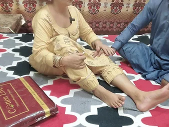 Desi Stepmom approximately natural tits fucks her hubby's pal in doggy style after a long time he watches in Hindi audio