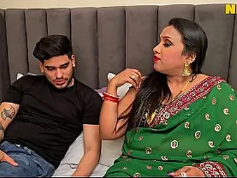 Ama Bri & Urmilasexy get nearly and crooked more a steamy Hindi audio fuckfest