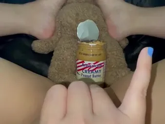 Arabian Snowwhite's clamminess unsurpassed session around creamy colored pee in her corroded pussy