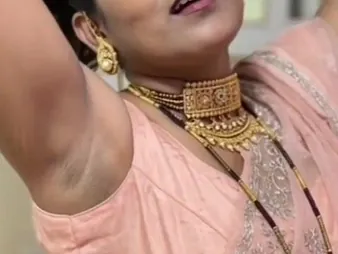 Indian housewife Crumpet flaunts will not hear of cock-squeezing underarms thither saree